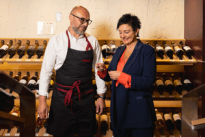 L’enseigne Nicolas se transforme avec une nouvelle signature « Source de convivialité depuis 1822 ».