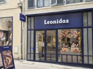 Boutique de chocolats à l'enseigne Leonidas à Pau