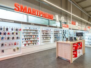 Rayon smartphone dans un magasin à l'enseigne Easy Cash