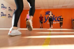 Cours de fitness dans une salle L'Orange Bleue