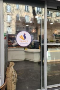 Vitrine de boutique à l'enseigne France Boulangerie