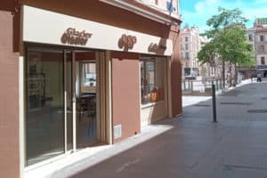 Boutique de glaces à l'enseigne de glaces ego à Perpignan