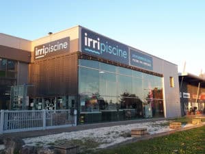 Magasin à l'enseigne Irripiscine by Irrijardin