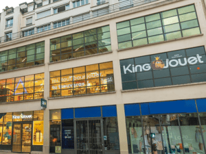 Magasin à l'enseigne King Jouet à Paris Saint-Lazare