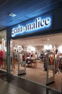 Boutique de prêt-à-porter féminin à l'enseigne Grain de Malice