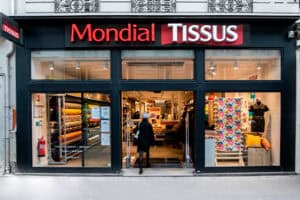 Magasin spécialiste de la vente de tissus à l'enseigne Mondial Tissus
