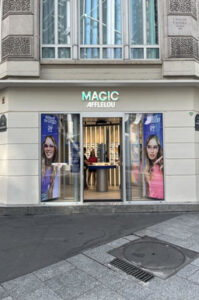 Devanture de magasin à l'enseigne Magic Afflelou
