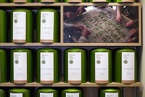 Boîtes de thés, boutique à l'enseigne Palais des Thés