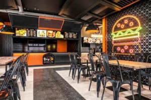 Salle de restaurant en franchise à l'enseigne Big M