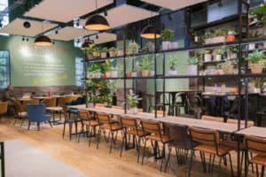 Salle de restaurant au nouveau concept Class'croute à Rueil-Malmaison