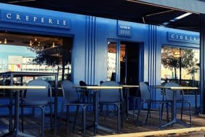 Terrasse de restaurant de crêpes à l'enseigne Kreisker