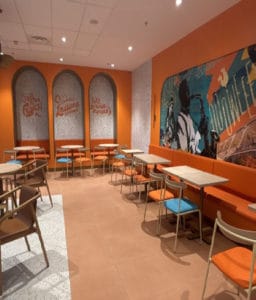 Intérieur de restaurant de poulet frit à l'enseigne Popeyes