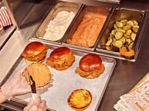 Enseigne de restauration rapide Popeyes - Chicken sandwich