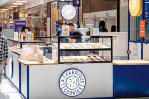 Kiosque à l'enseigne La Fabrique Cookies