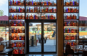 Entrée de restaurant à l'enseigne de cuisine italienne Volfoni