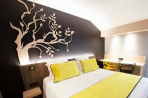 Chambre d'hôtel du groupement The Originals Hotels