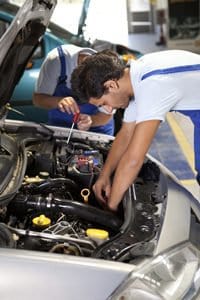 Franchise-automobile-mecanicien-moteur