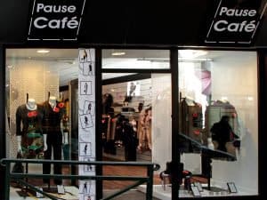 Boutique de prêt-à-porter à l’enseigne Pause Café