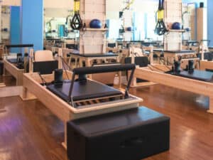 Intérieur d'un centre à l'enseigne Club Pilates