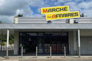 Magasin à l'enseigne Maché aux Affaires