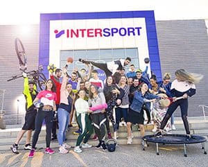 Magasin d'articles de sport sous enseigne Intersport à Nîmes