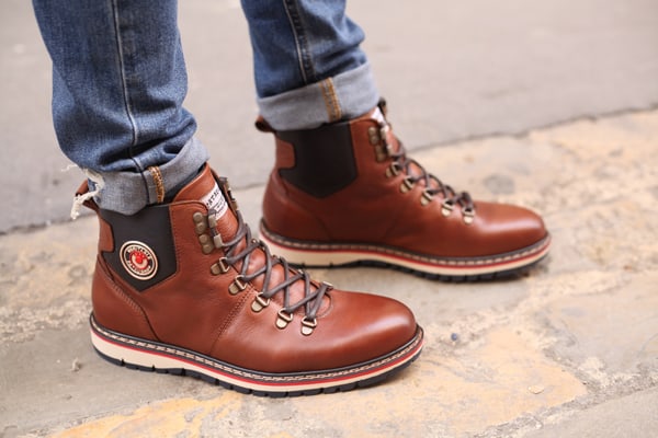 La celebre marque de baskets projette d ouvrir des boutiques en affiliation