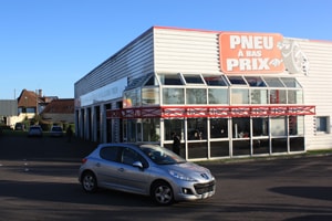 Centre auto à l'enseigne Pneus à bas Prix à Caen