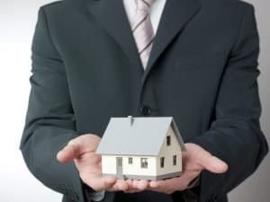 Devenir franchisé dans l'immobilier : combien ça coûte ?